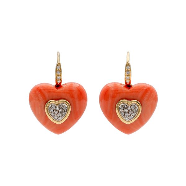 18kt yellow gold earrings with coral hearts
