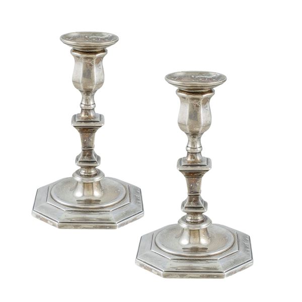 Pair of silver candlesticks  (London, 1911)  - Auction Fine Silver and the Art of the Table - Colasanti Casa d'Aste