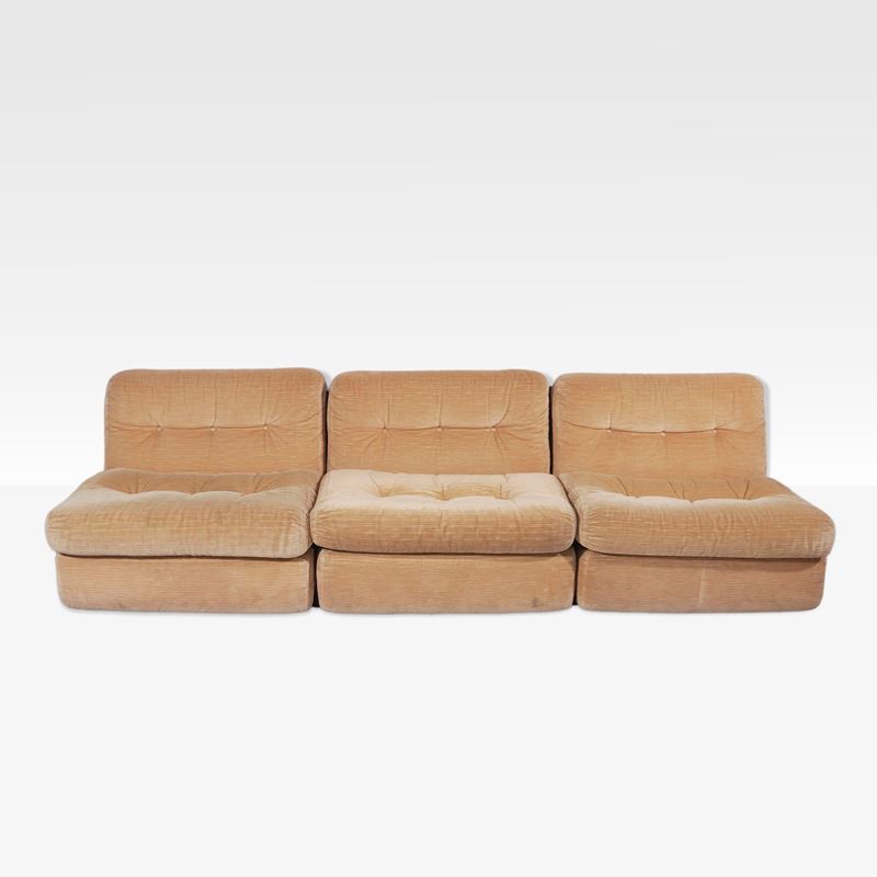 Mario Bellini, Poltrone modello Amanta in fiberglass e tessuto imbottito