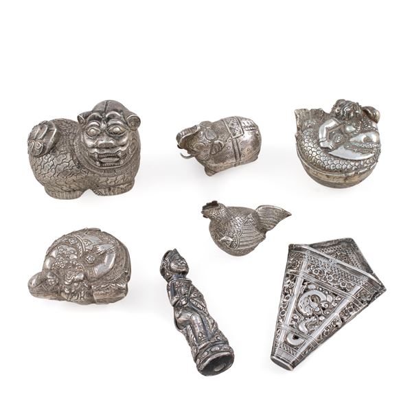 Group of silver objects (7)  (oriental manufacture, early 20th century.)  - Auction Fine Silver and the Art of the Table - Colasanti Casa d'Aste