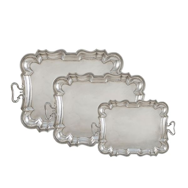 Set of two-handled silver trays (3)