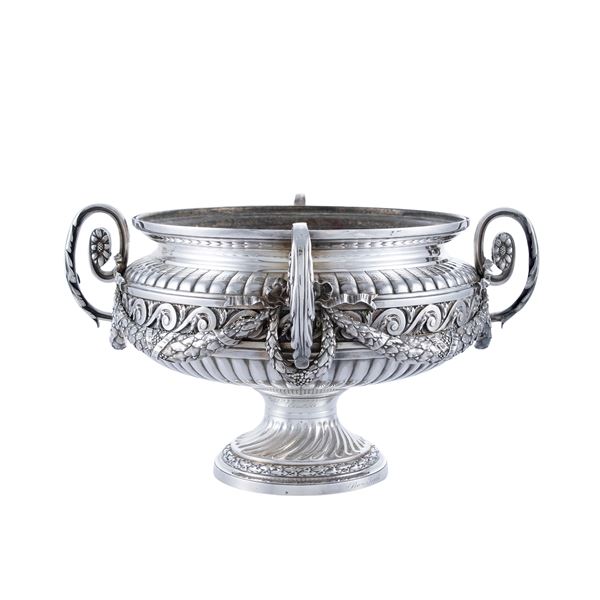 Large silver centrepiece  (France, 19th-20th century)  - Auction Fine Silver and the Art of the Table - Colasanti Casa d'Aste