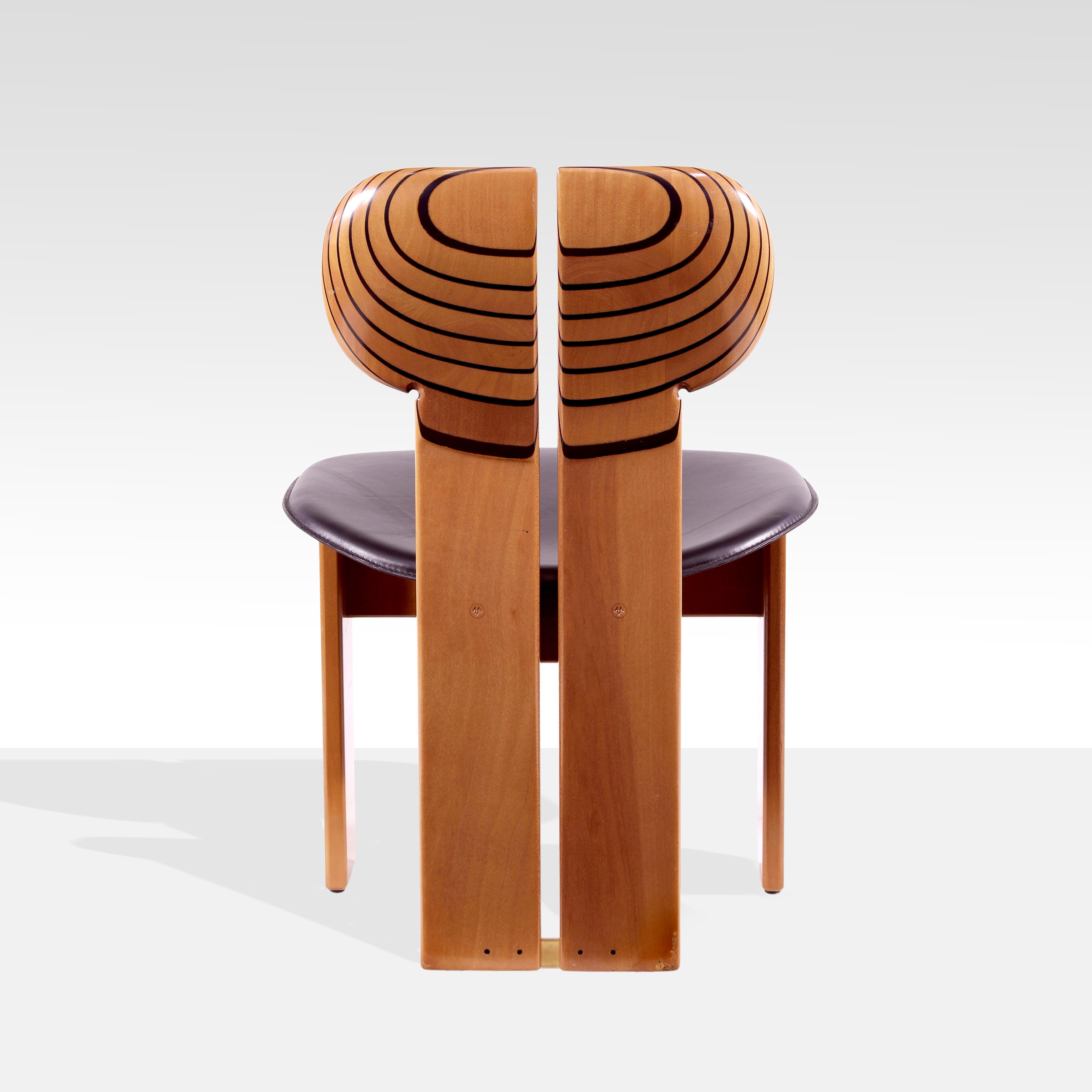Afra e Tobia Scarpa, Modello Africa, sedie in legno, ottone e pelle imbottita