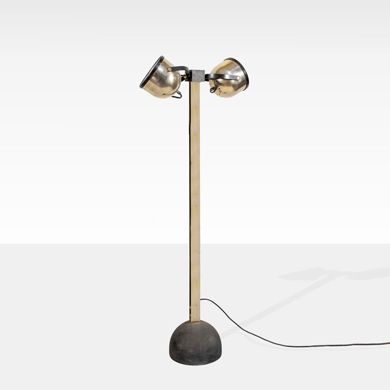 Gae Aulenti e Livio Castiglioni, Lampada da terra Trepiù in metallo cromato e verniciato con base...