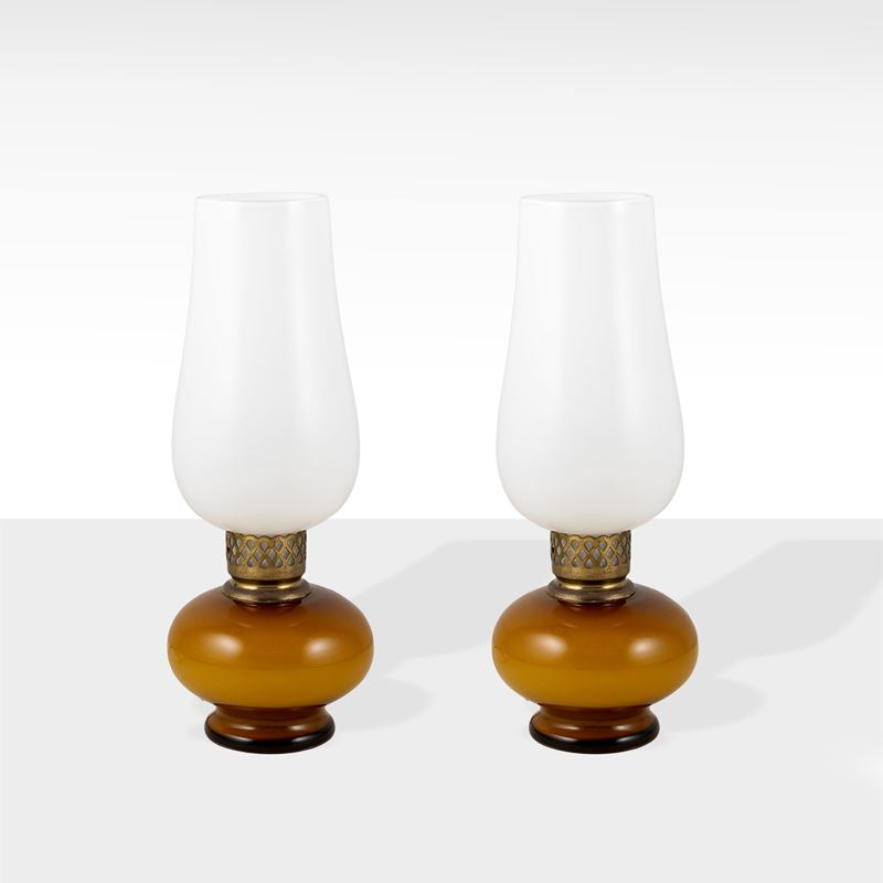 Venini, Coppia di lampade da tavolo in vetro opalino e ottone, Murano, anni '50