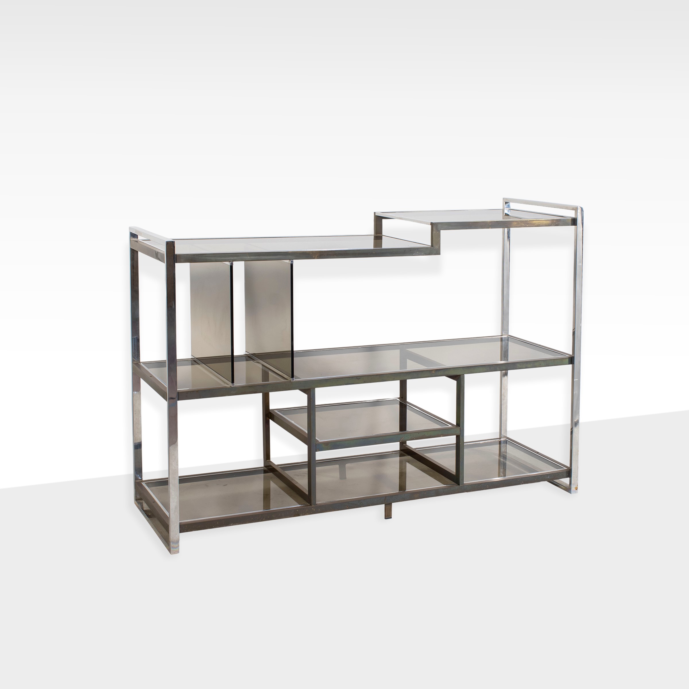 Serantoni & Arcangeli, Etagere in acciaio cromato, ottone e vetro fumé, Italia, anni '70