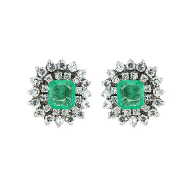 18kt white gold with emeralds and diamonds lobe earrings