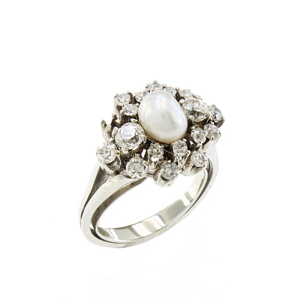 Antique 18kt white gold pearl and diamond ring