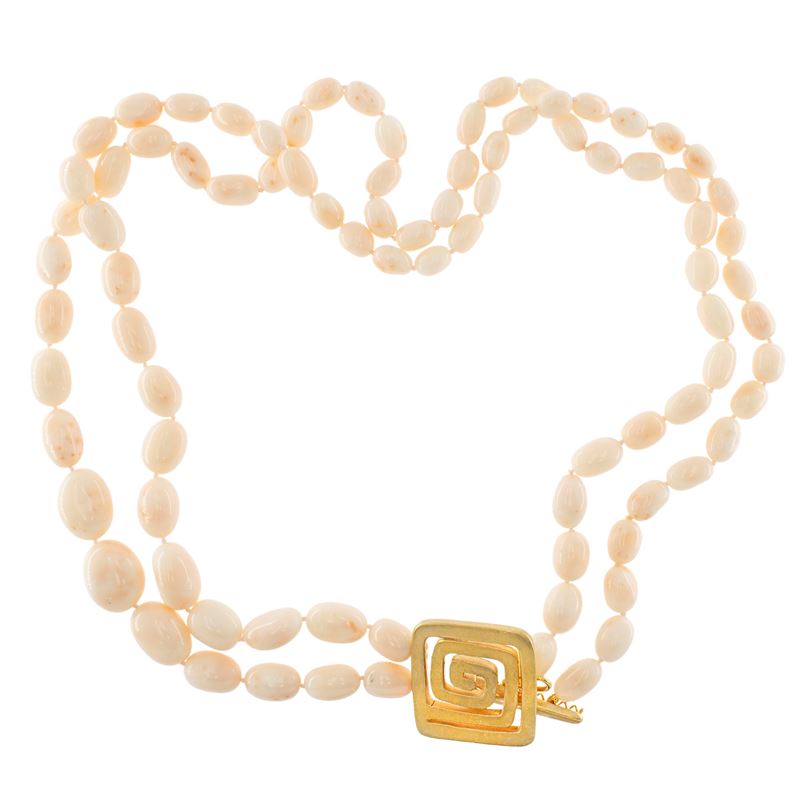 Collana a due fili in corallo rosa gradato, chiusura in argento 925 dorato