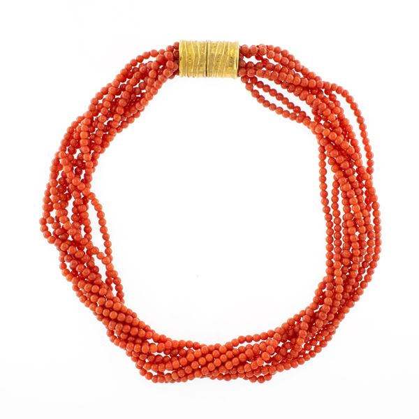 Torchon necklace with nine red coral strands