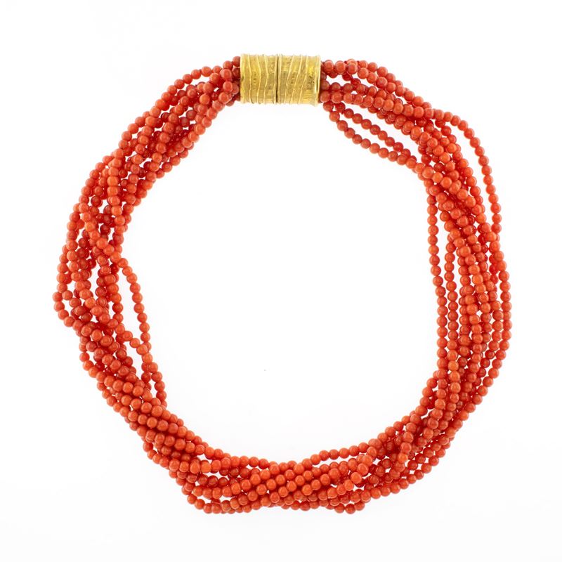 Collana torchon in corallo rosso con chiusura in oro giallo 18kt