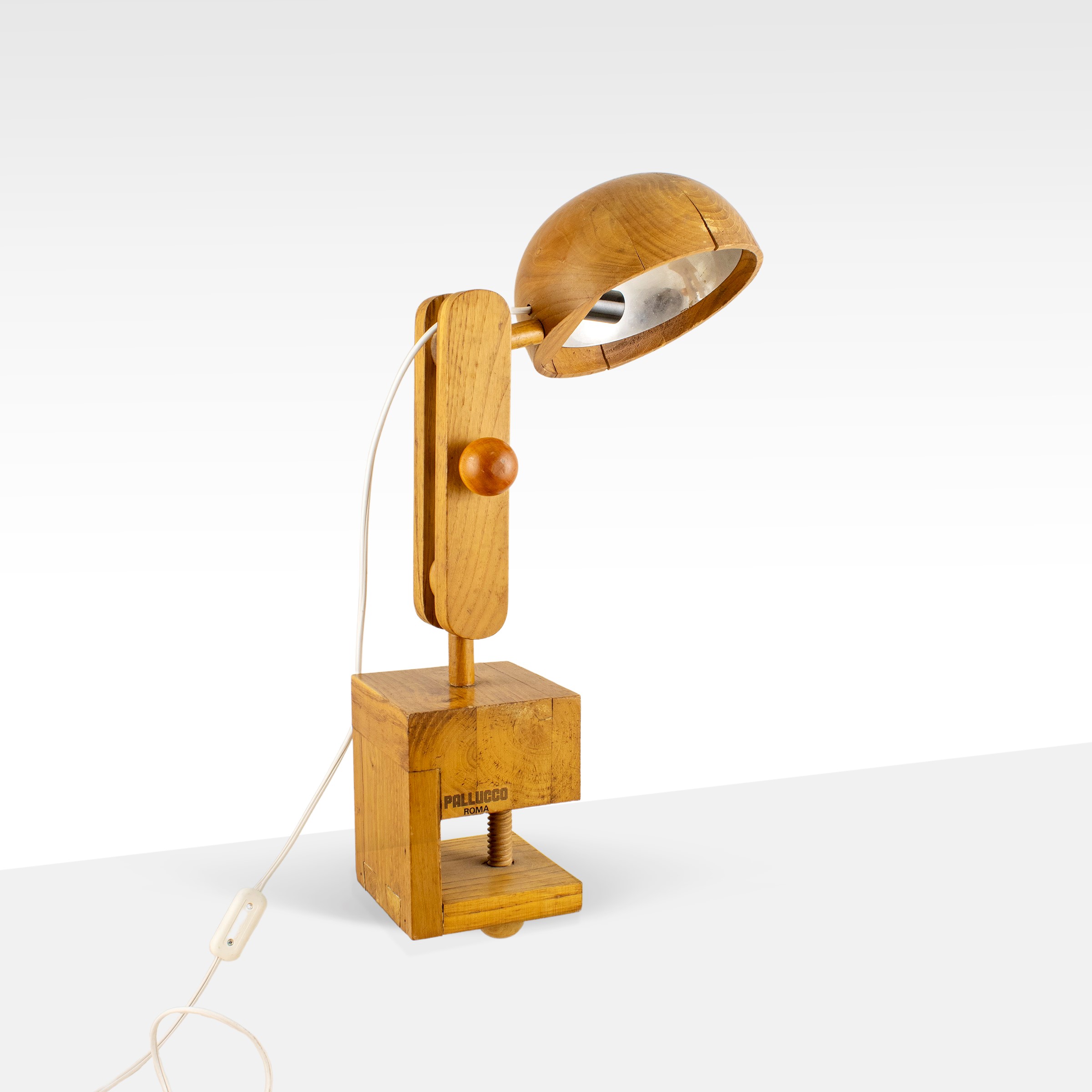 Paolo Pallucco, Lampada da tavolo orientabile in legno, Roma
