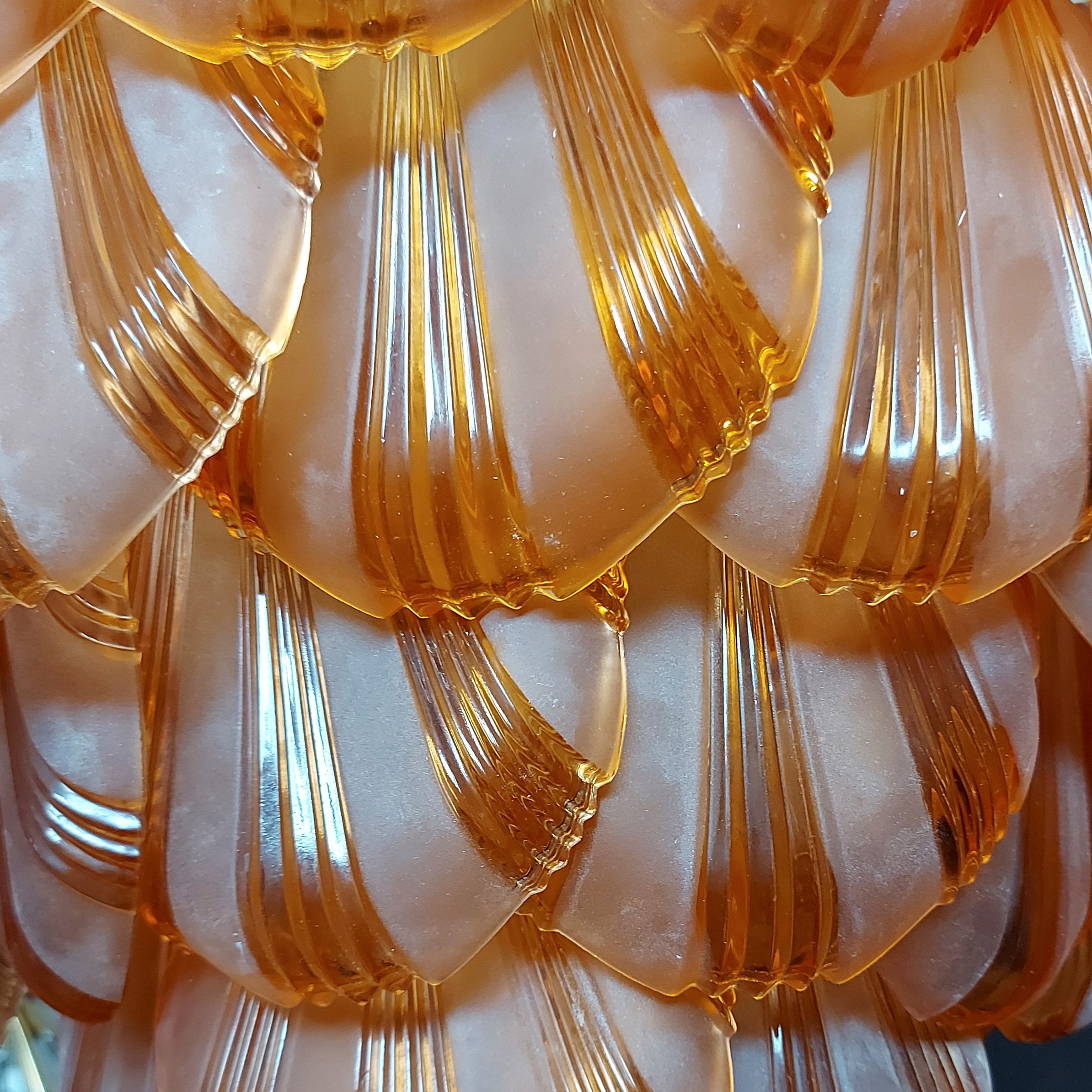 Lampada da soffitto in vetro opalino e vetro colorato, Manifattura italiana