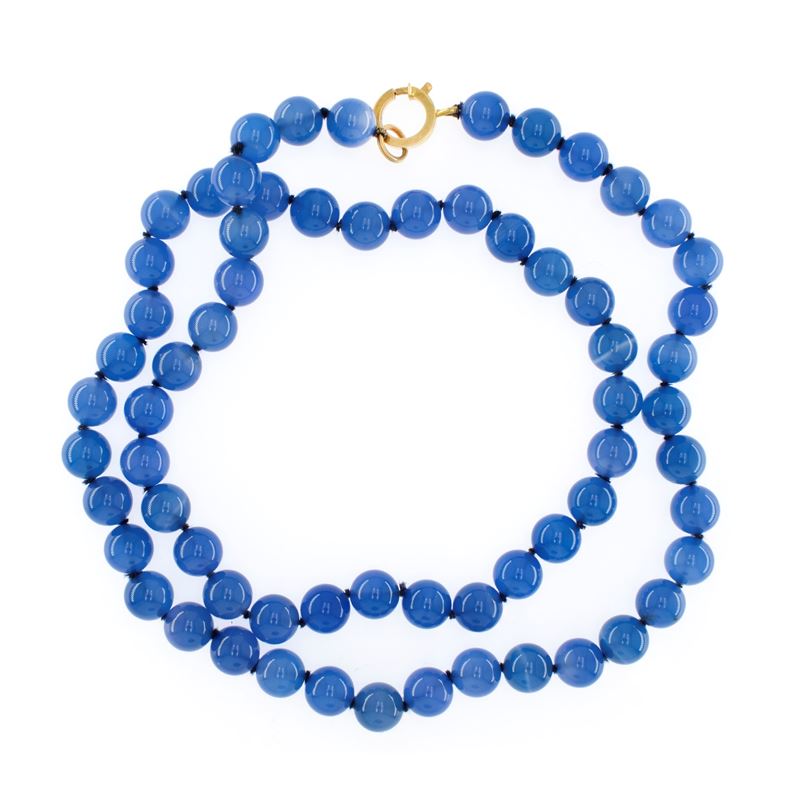 Collana in oro giallo 18kt con sfere di calcedonio blu