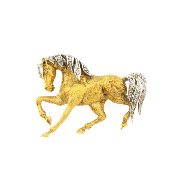 Spilla cavallo in oro giallo satinato 18kt e diamanti taglio huit-huit