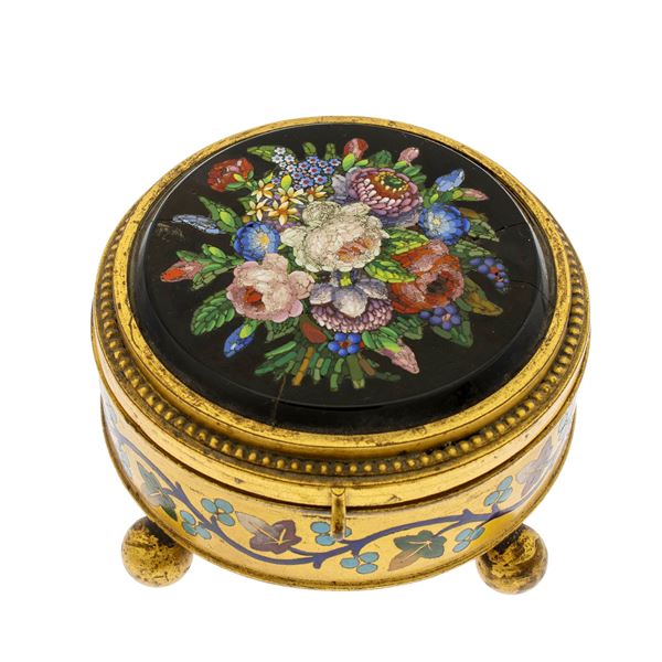 Micromosaic plaque mounted on a gilt bronze and polychrome enamel box