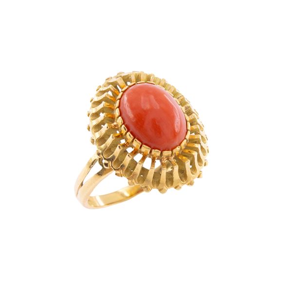 18kt yellow gold red coral ring