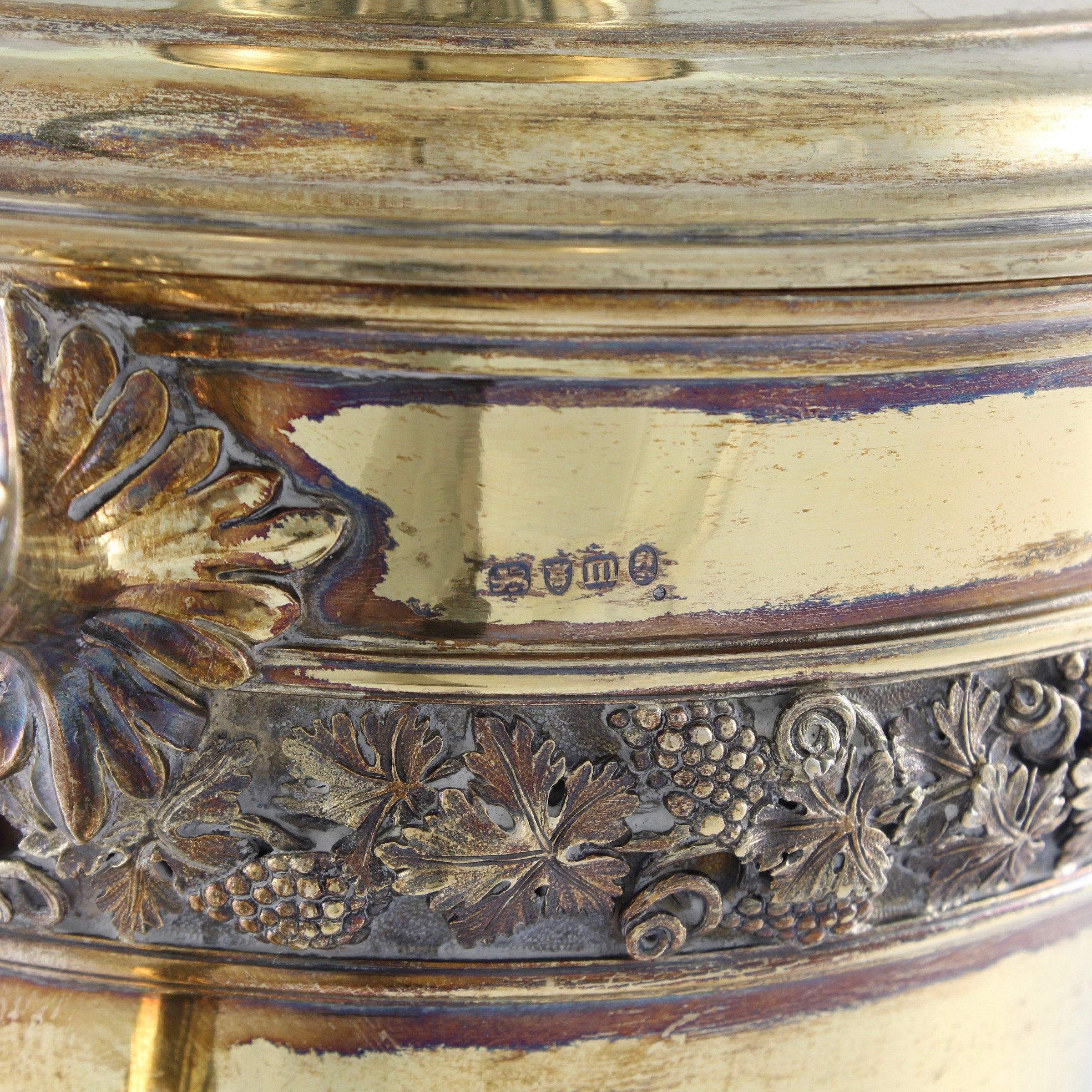 Coppa in argento e vermeil a due manici