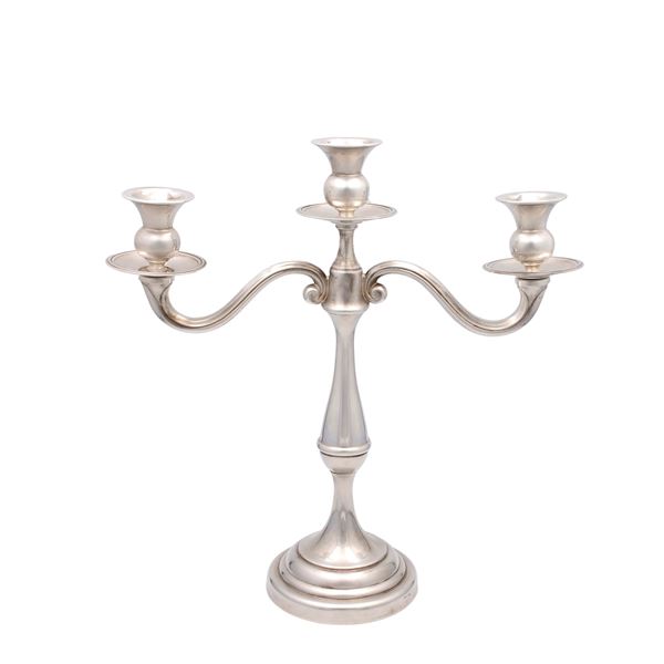 Candelabro in argento a tre luci  (Italia, XX Sec.)  - Asta Argenti e l'Arte della Tavola - Colasanti Casa d'Aste