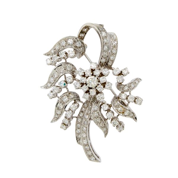 18kt white gold and diamonds floral motif brooch