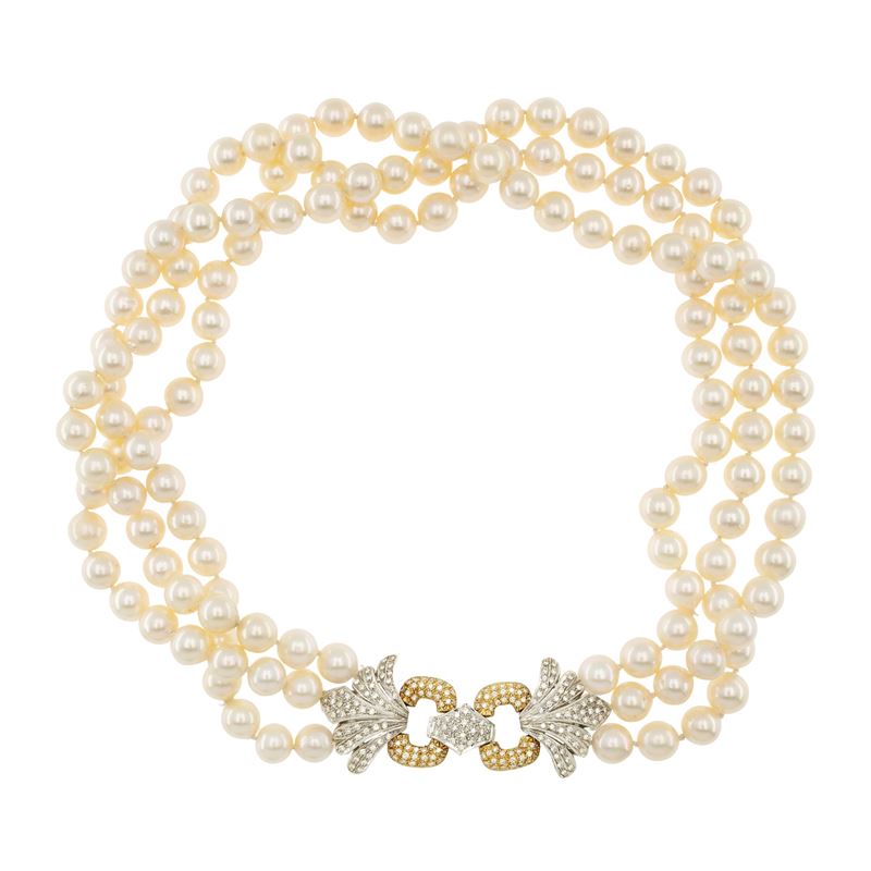 Collana a Tre Fili di Perle Coltivate con Chiusura Centrale