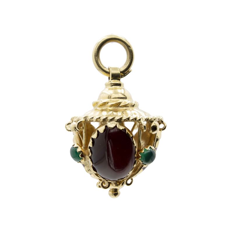 Pendente in oro giallo 18kt con corniola e calcedonio verde
