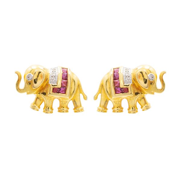 18kt yellow gold elephant lobe earrings