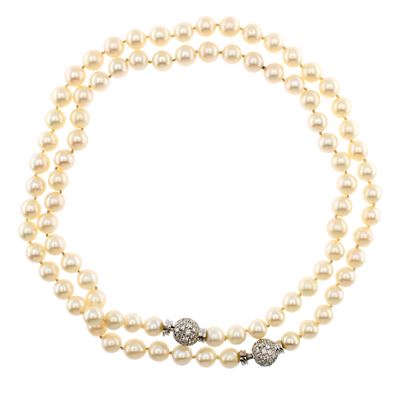 Lunga Collana Composta da Due Fili di Perle Coltivate