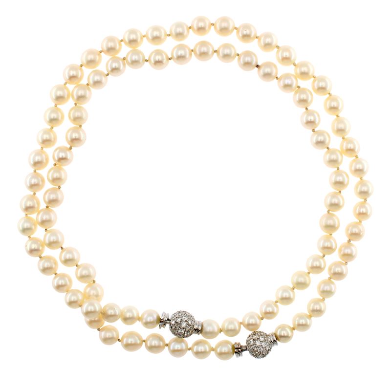 Lunga Collana Composta da Due Fili di Perle Coltivate