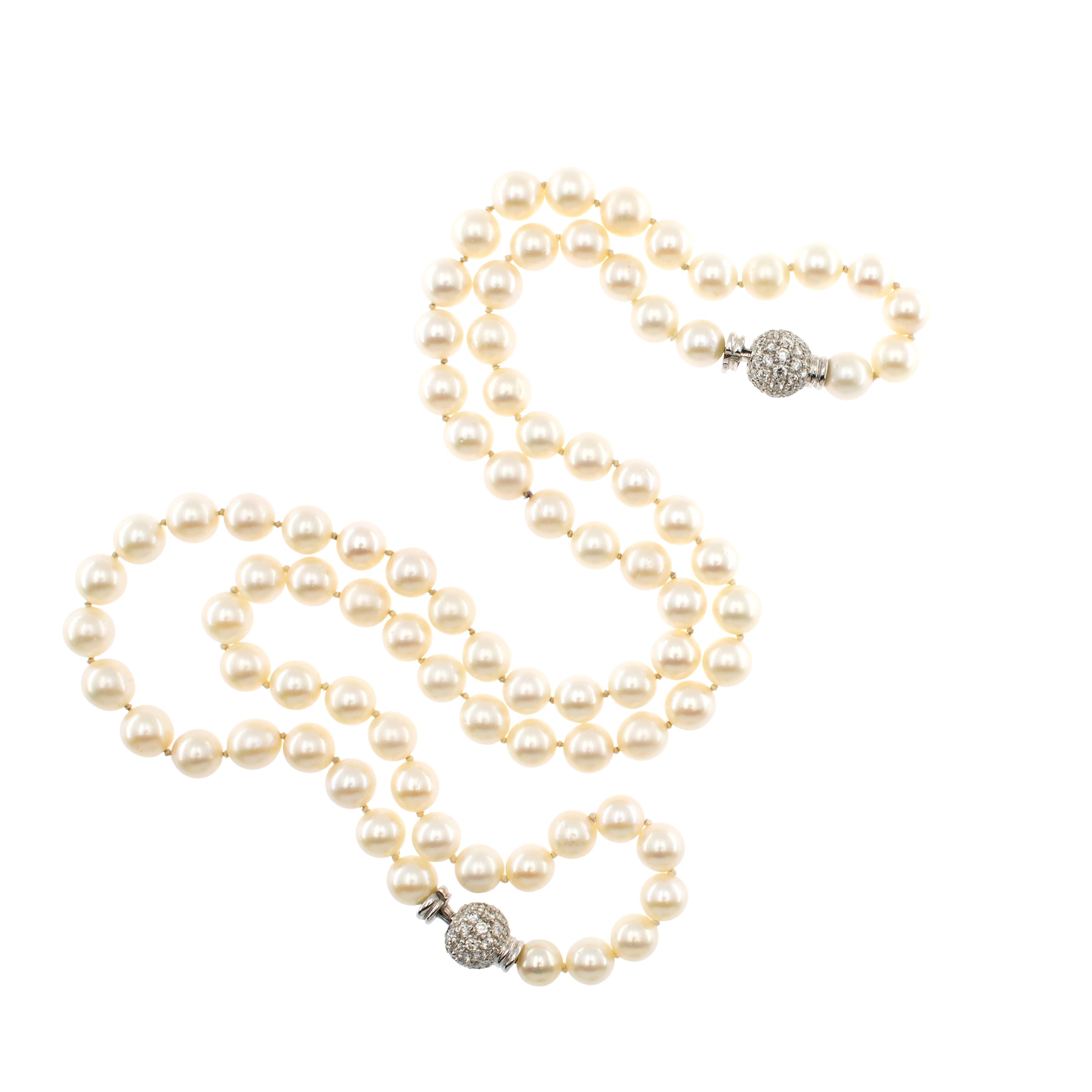 Lunga Collana Composta da Due Fili di Perle Coltivate