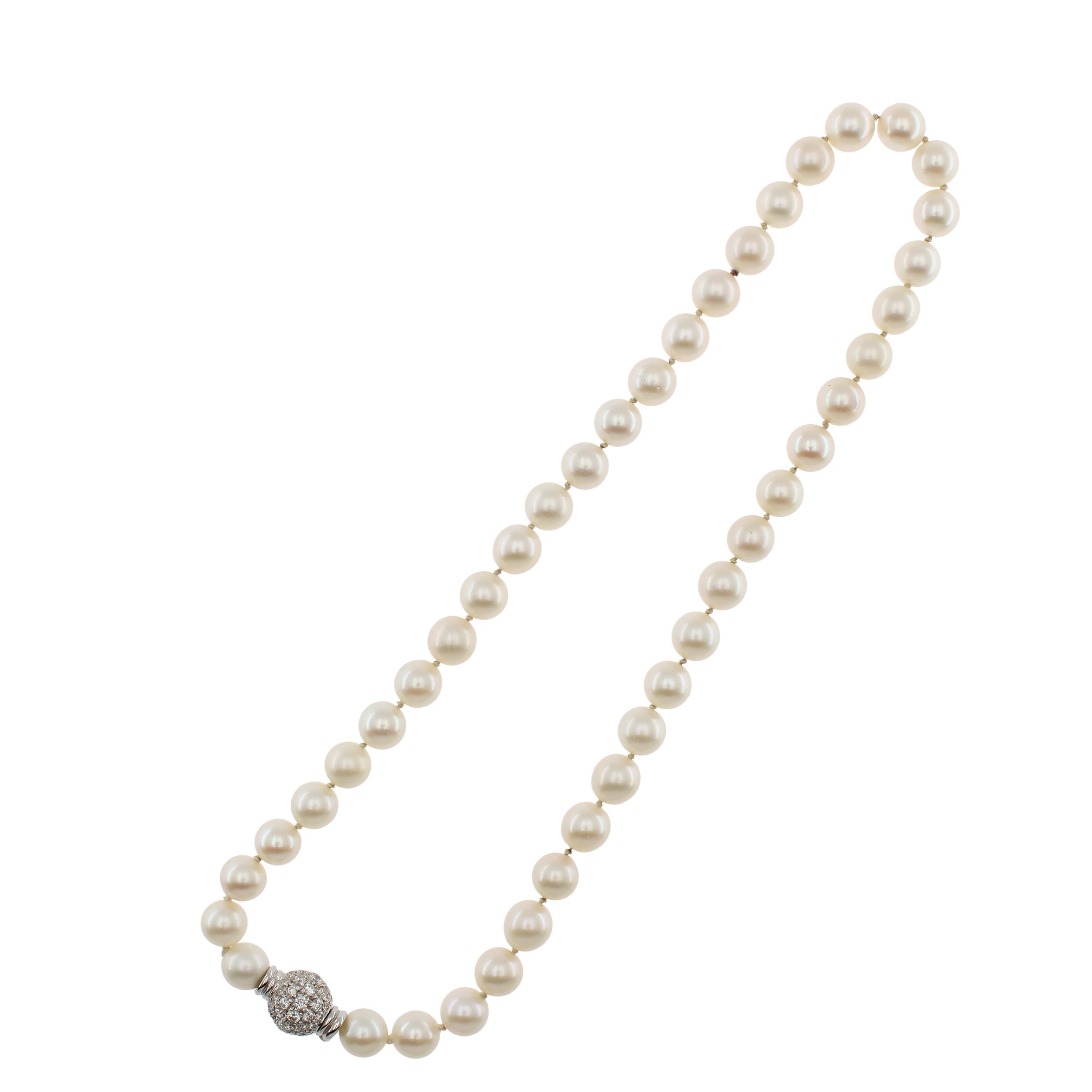 Lunga Collana Composta da Due Fili di Perle Coltivate