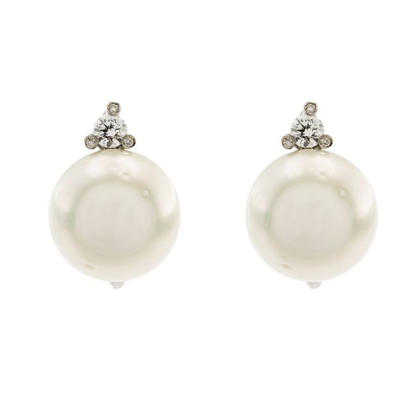 Orecchini a lobo in oro bianco 18kt