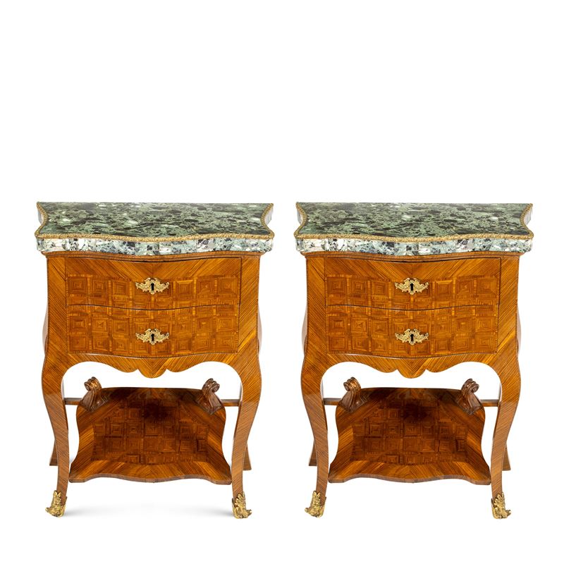 Coppia di Comodini Luigi XV in Legno