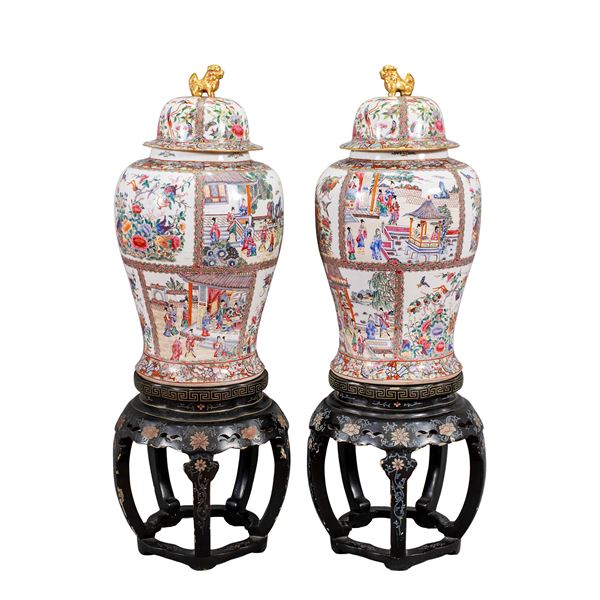 Pair of polychrome porcelain vases  (China, 19th-20th century)  - Auction Old Master and 19th century Paintings Furniture and Sculptures - Colasanti Casa d'Aste