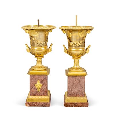 Coppia di Vasi in Bronzo Dorato