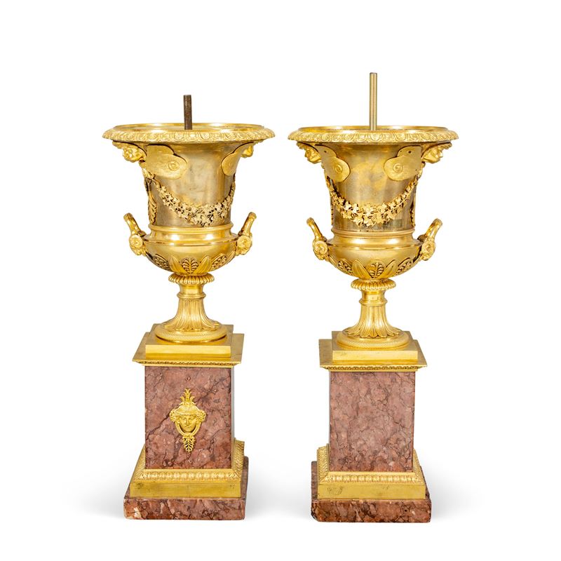 Coppia di Vasi in Bronzo Dorato