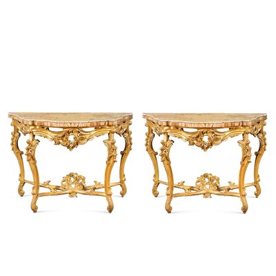 Coppia di Consoles in Legno Dorato ed Intagliato