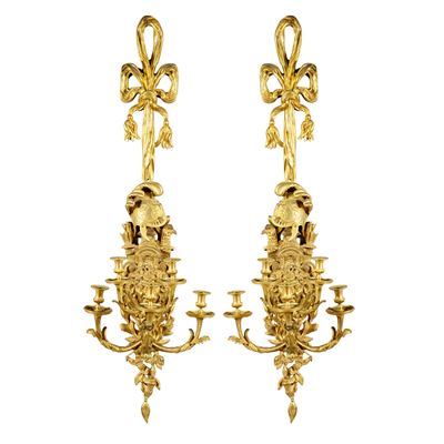 Coppia di Grandi Appliques a Cinque Luci in Bronzo Dorato e Cesellato