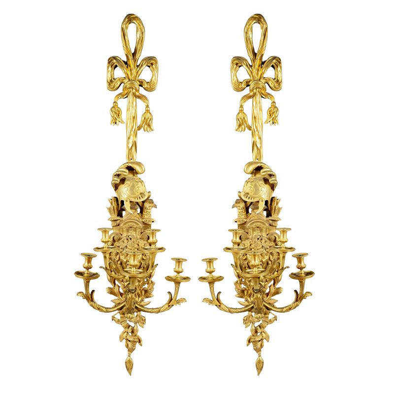 Coppia di Grandi Appliques a Cinque Luci in Bronzo Dorato e Cesellato