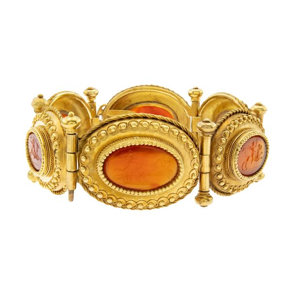 Antico bracciale in oro giallo 18kt con sei corniole