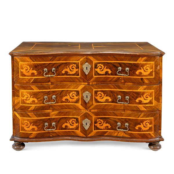 Walnut inlaid with boxwood chest of drawers  (Germany 18th century)  - Auction Old Master and 19th century Paintings Furniture and Sculptures - Colasanti Casa d'Aste