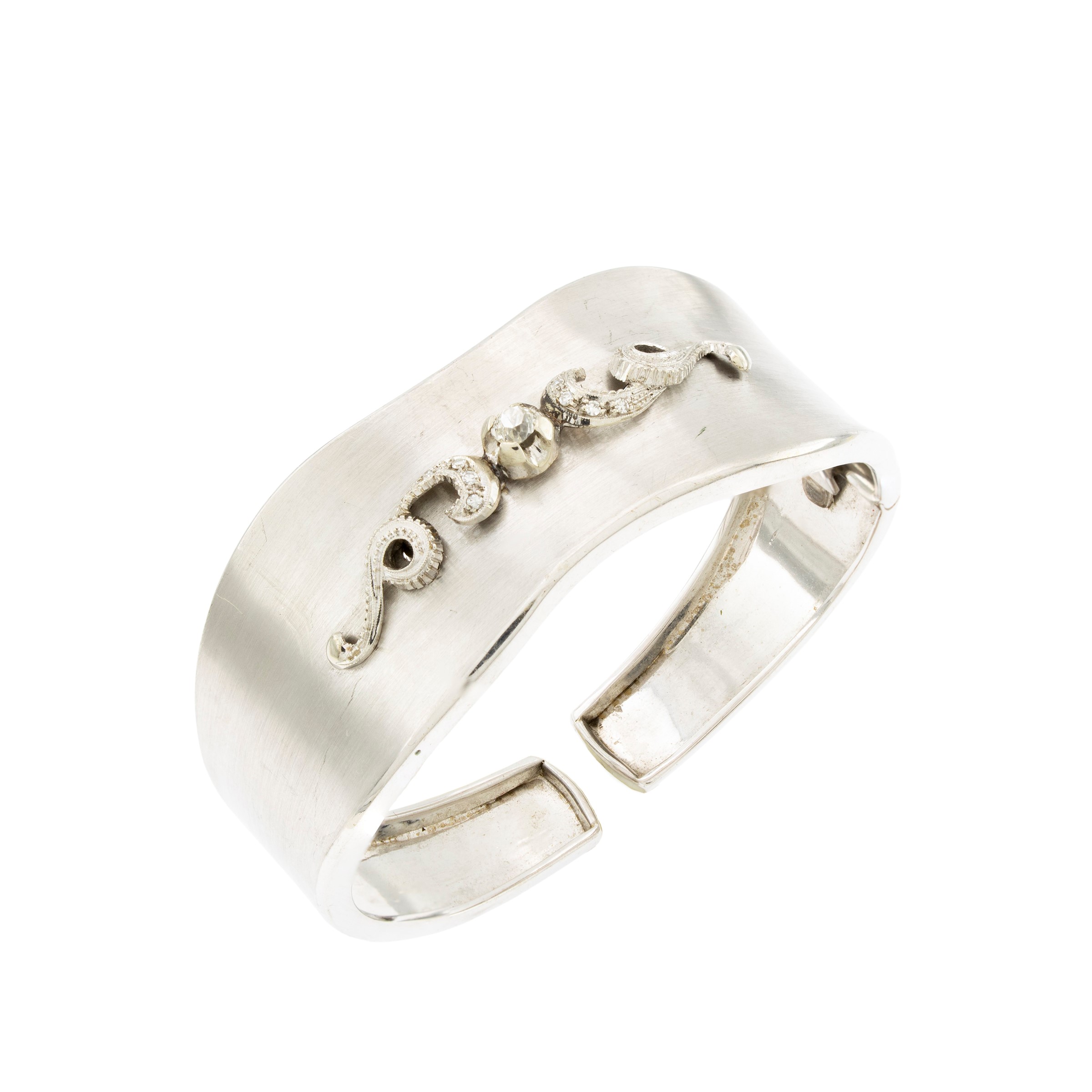 Bracciale a Manetta in Oro Bianco Satinato 18kt e Diamanti