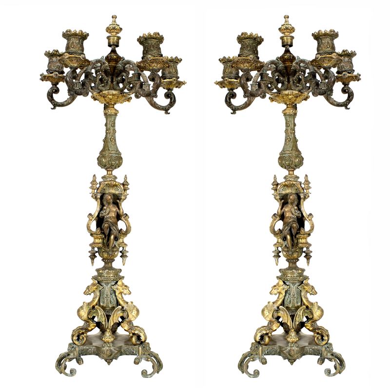 Coppia di Candelabri in Bronzo Dorato e Patinato a Cinque Luci