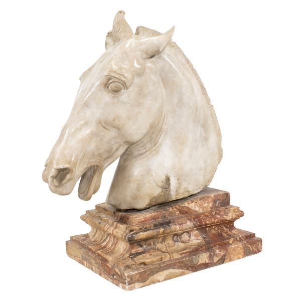 Scultura in marmo bianco statuario