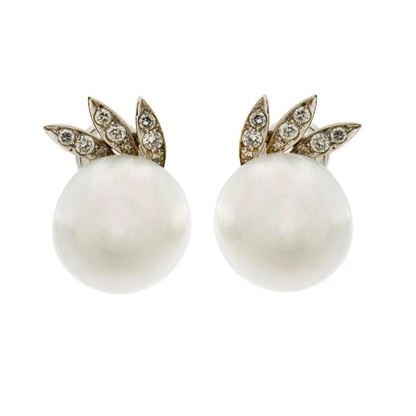 Petochi orecchini a lobo in oro bianco 18kt
