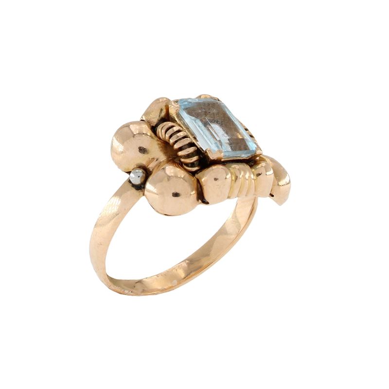 Anello in oro rosa 18kt con acquamarina