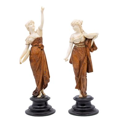 Coppia di Sculture in Avorio e Legno Intagliato