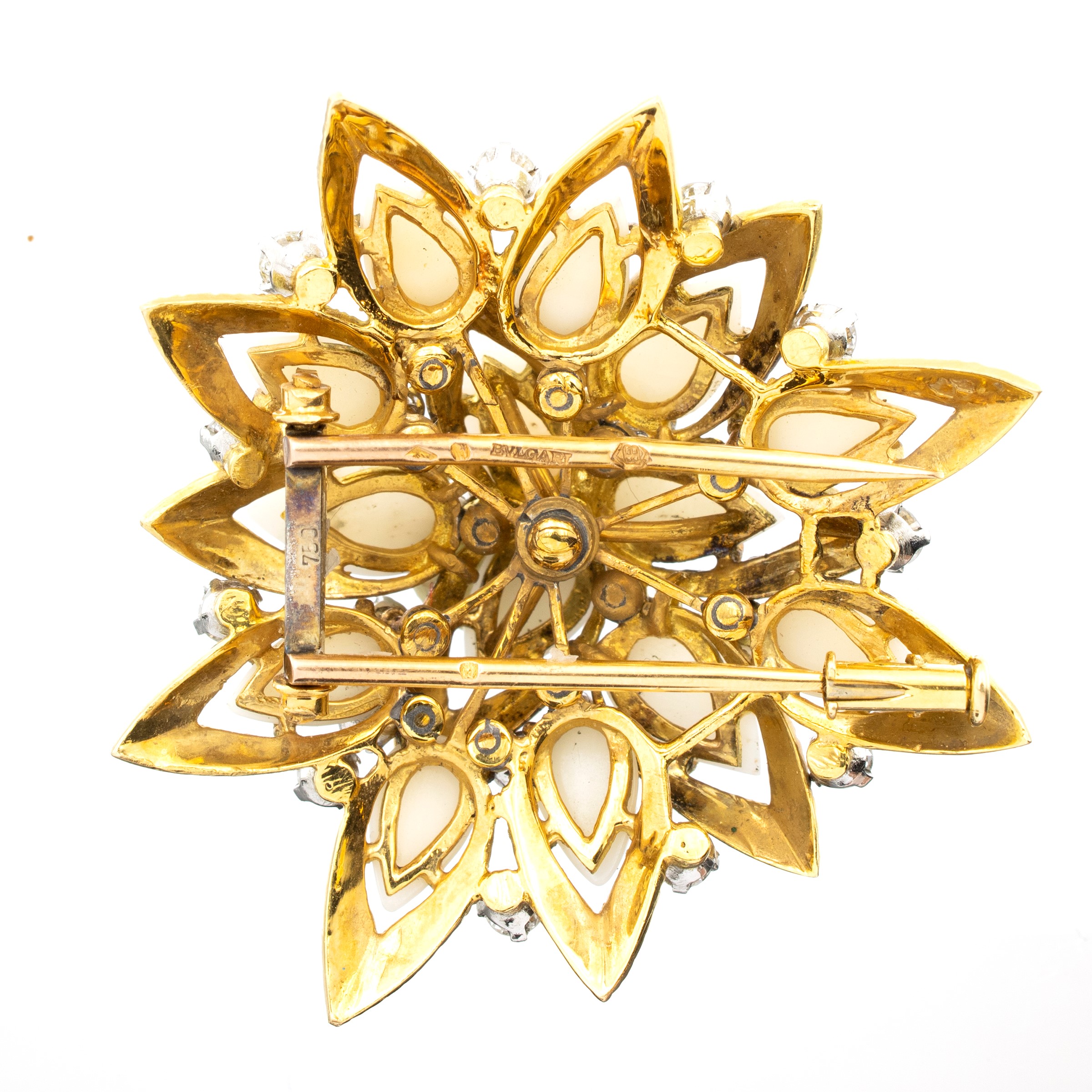 Bulgari spilla a motivo floreale