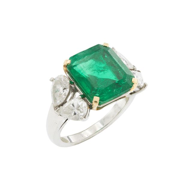 Bulgari ring with natural Columbian emerald