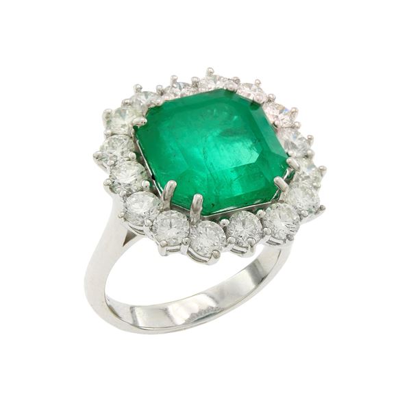 18kt white gold ring with natural Colombian emerald